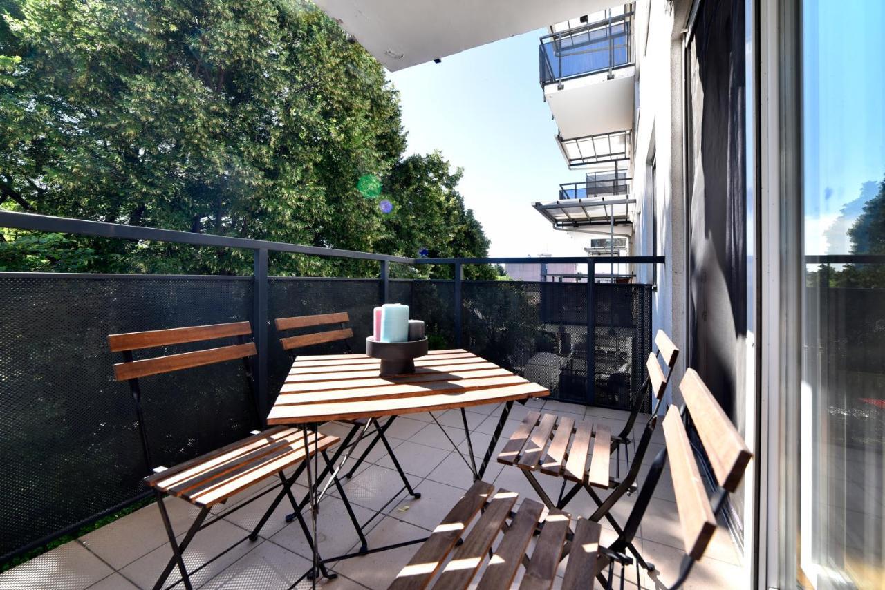 Block Apartment Park With Private Garage Parking Zagreb Exterior photo