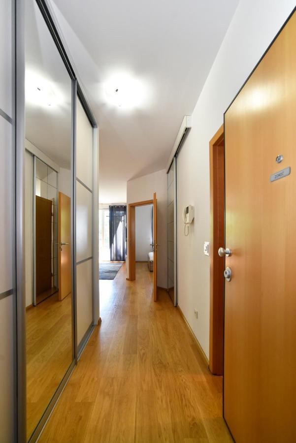 Block Apartment Park With Private Garage Parking Zagreb Exterior photo