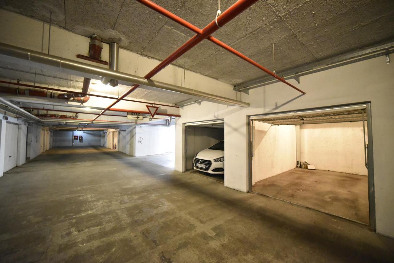 Block Apartment Park With Private Garage Parking Zagreb Exterior photo